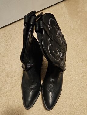 Laredo Black Western Leather Boots with Contrast Stitching